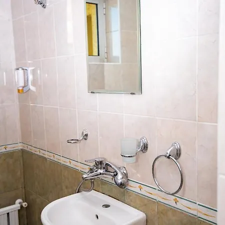 Aparthotel семеен надежда 2*